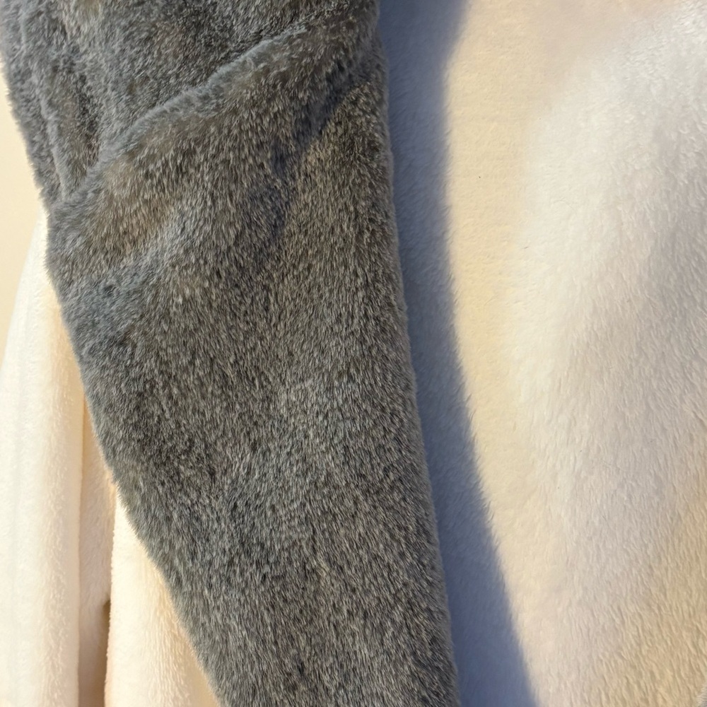 Member's Mark Women's Hooded Soft Plush Robe with Belt and Pockets S/M - Picture 2 of 8